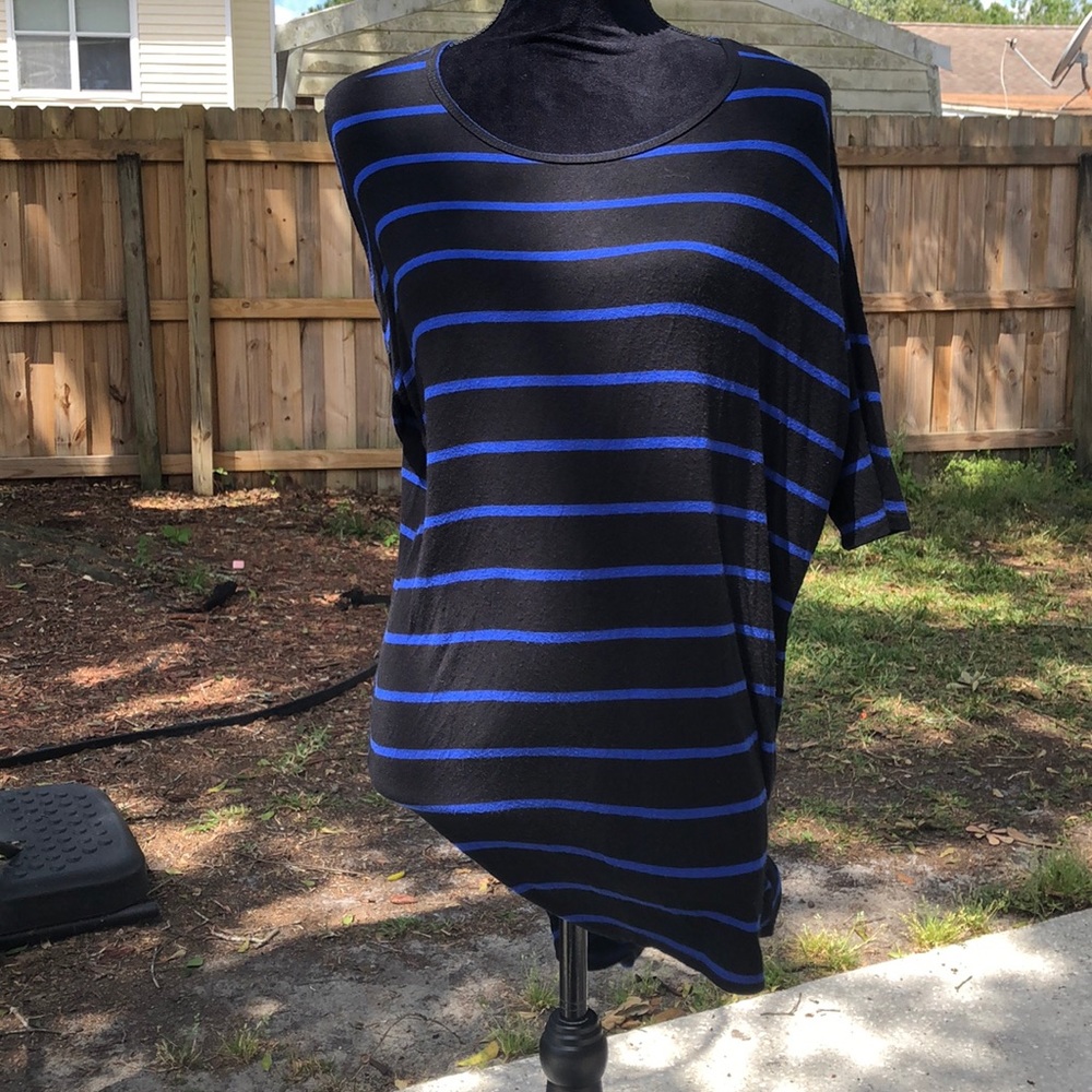 💗LuLaRoe XS shirt - Picture 1 of 5